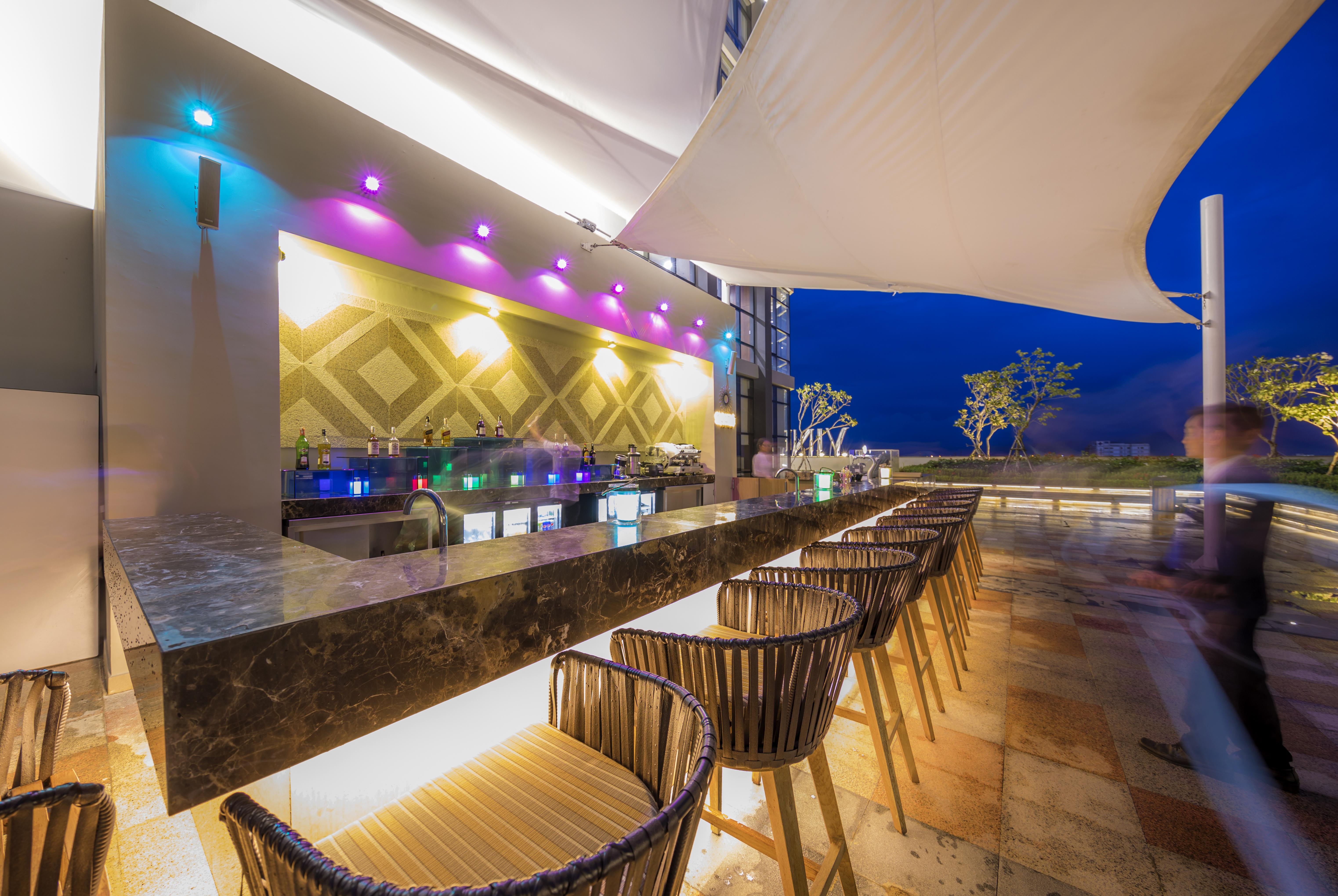 Sheraton Can Tho Exteriör bild Sky Bar