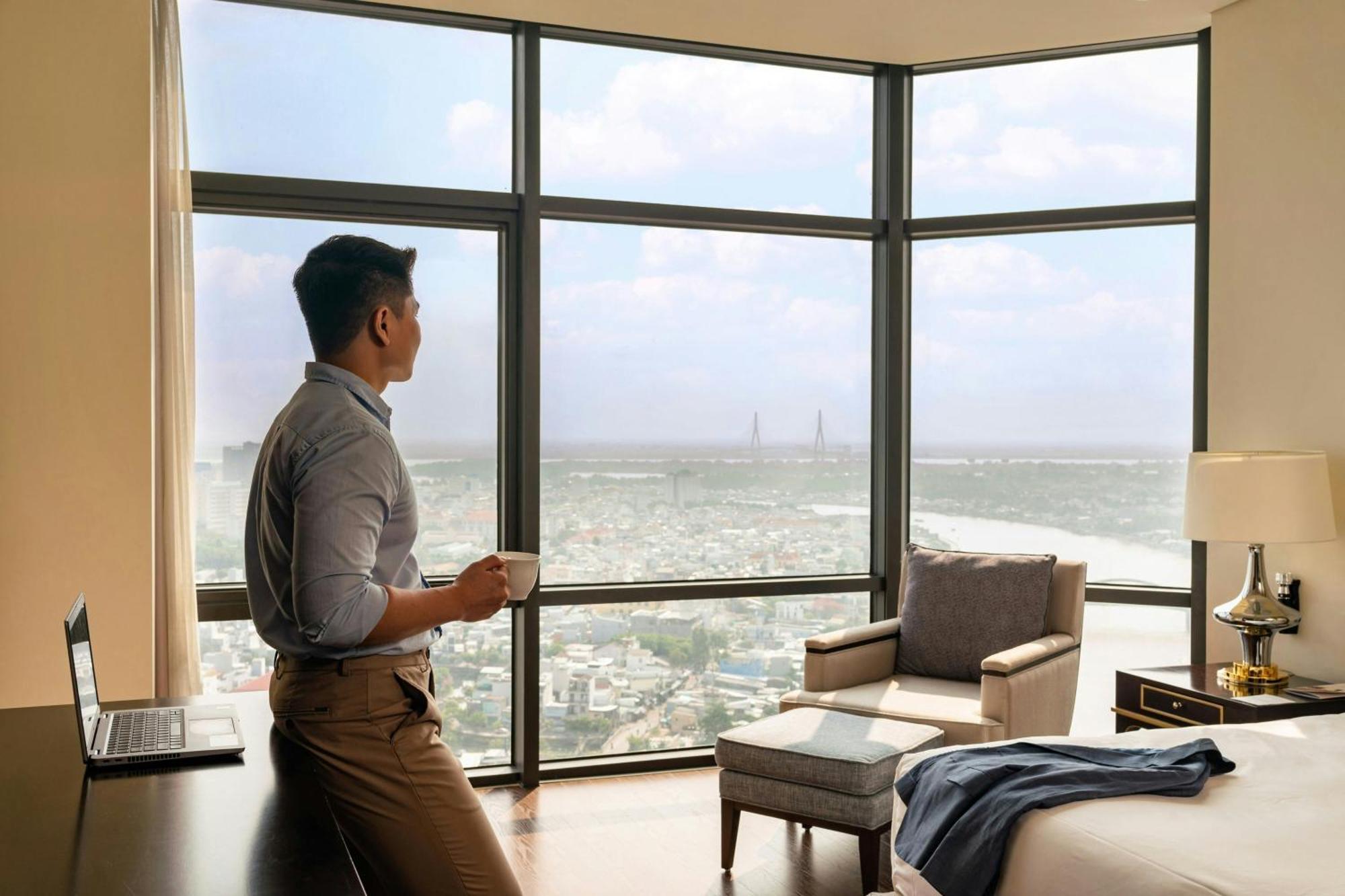 Sheraton Can Tho Exteriör bild A view from a suite at the Ritz-Carlton, Dubai